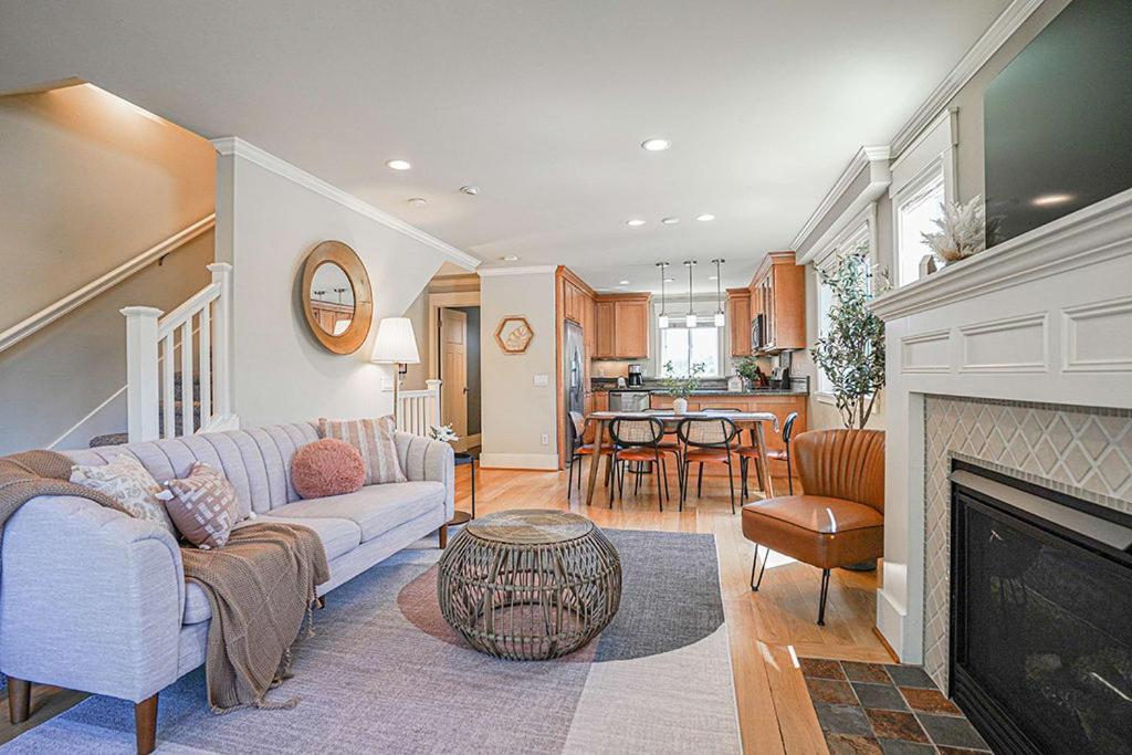 Exquisite Central Townhome With Spacious Loft And Gourmet Kitchen 시애틀 외부 사진