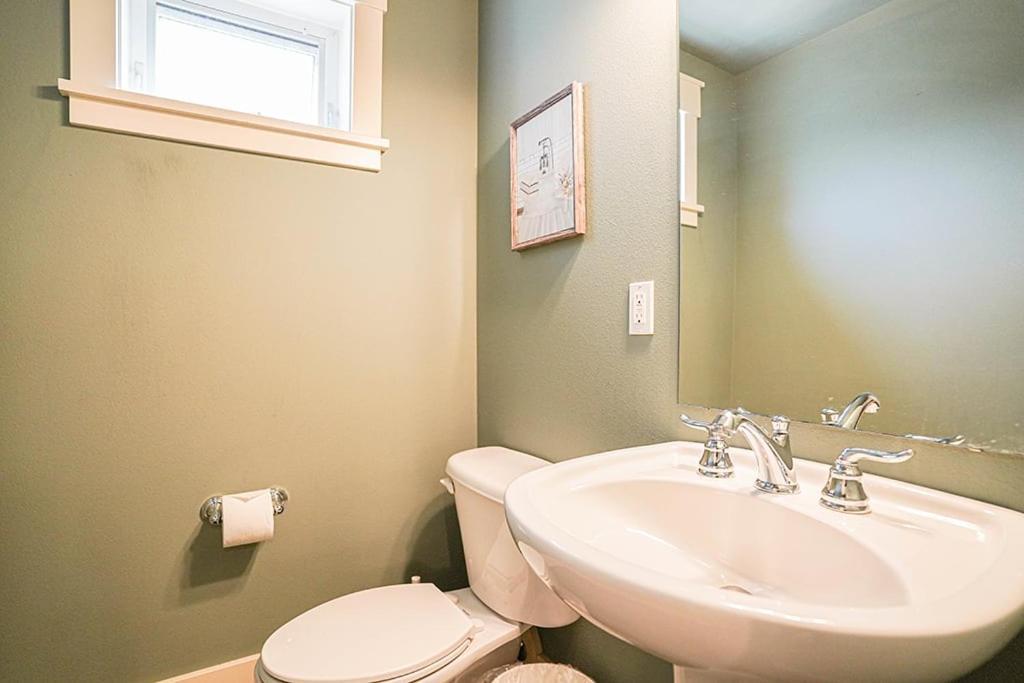 Exquisite Central Townhome With Spacious Loft And Gourmet Kitchen 시애틀 외부 사진