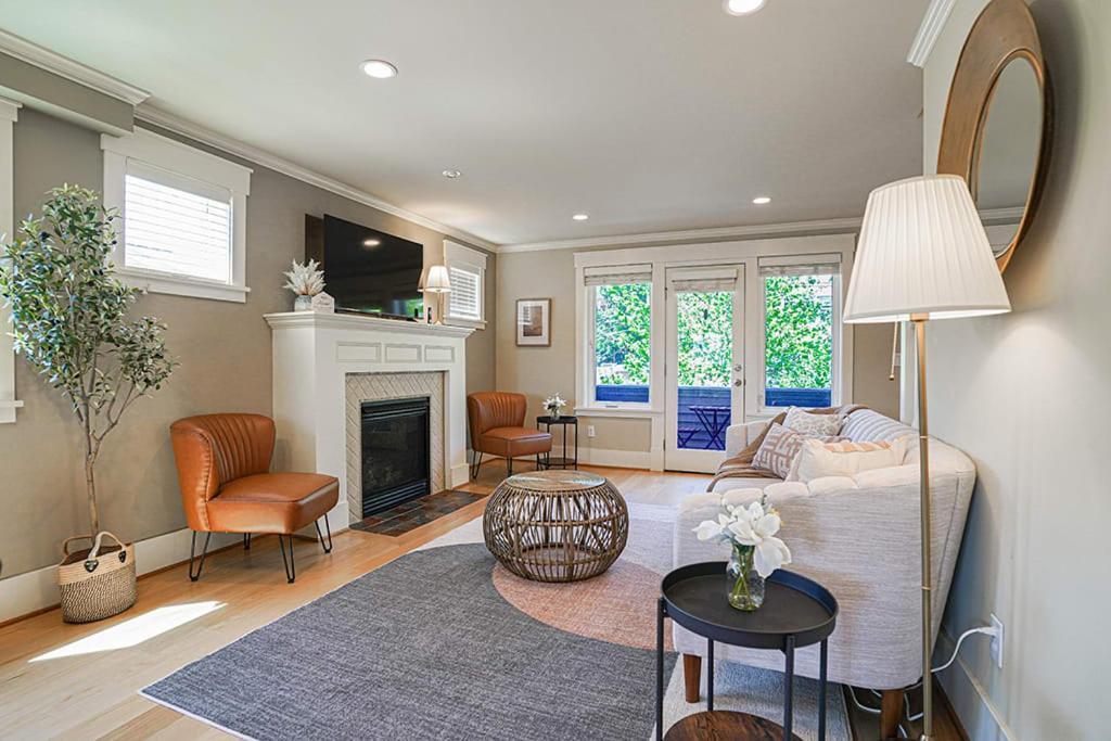 Exquisite Central Townhome With Spacious Loft And Gourmet Kitchen 시애틀 외부 사진