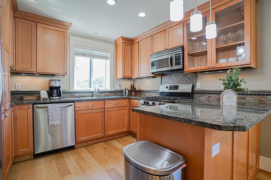 Exquisite Central Townhome With Spacious Loft And Gourmet Kitchen 시애틀 외부 사진