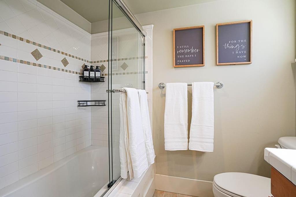 Exquisite Central Townhome With Spacious Loft And Gourmet Kitchen 시애틀 외부 사진