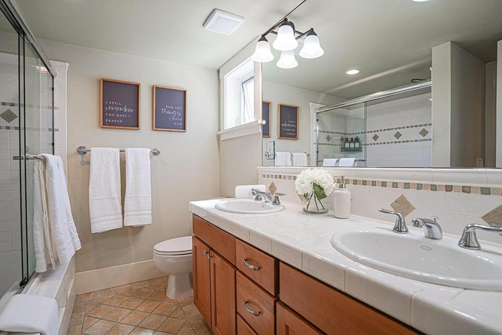 Exquisite Central Townhome With Spacious Loft And Gourmet Kitchen 시애틀 외부 사진