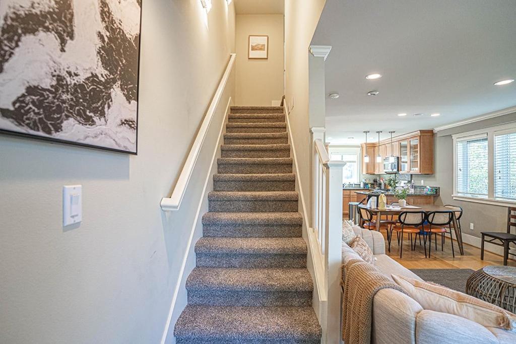 Exquisite Central Townhome With Spacious Loft And Gourmet Kitchen 시애틀 외부 사진